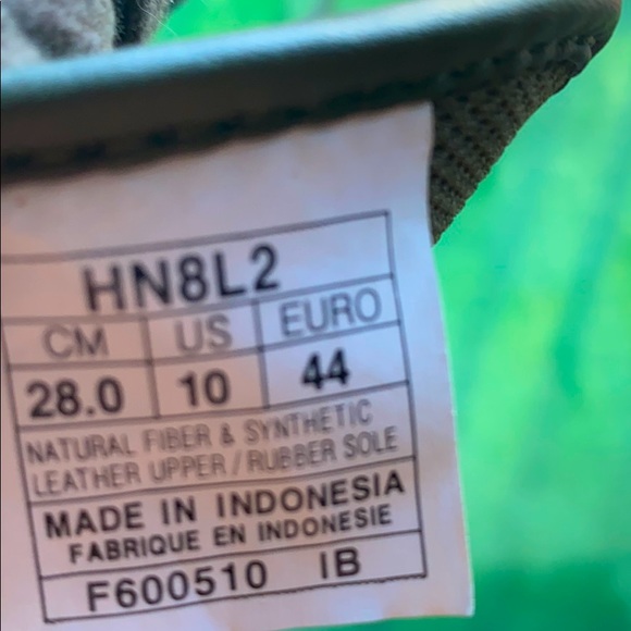 Like New: Army Green Onitsuka Tigers. - Picture 4 of 4